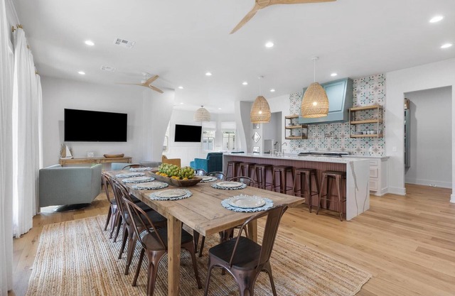 Spacious & Stylish Retreat in Redbud Park