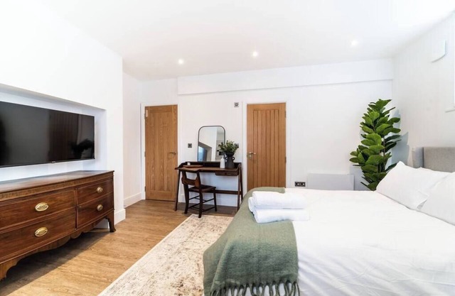 Spacious Stylish Studio, Hoylake
