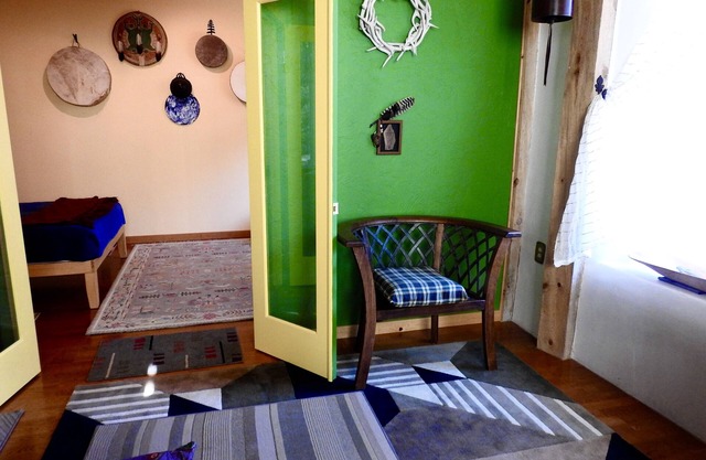 SPACIOUS SUITE by peaks & stupa; private entrance. Beautiful calm soulful