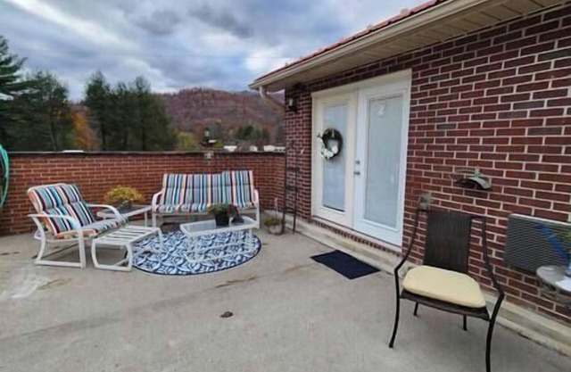 Spacious Suite C w/a Mt. View