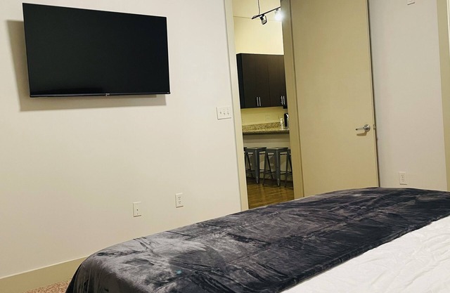 SPACIOUS SUITE IN PRIME LOCATION