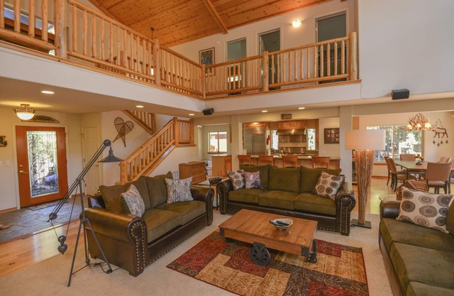 Spacious Tahoe Donner Home w/Private Hot Tub, Pool Table, Darts, and HOA Gym and Pool Access!
