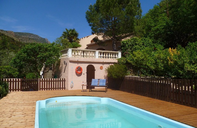 Spacious Three Bedroom Mountain Villa with Pool