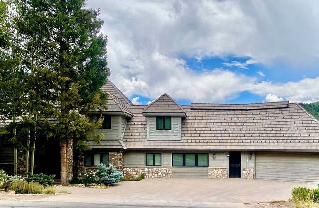 Spacious & Unforgettable Beaver Creek home. 270 degree views of the mountain