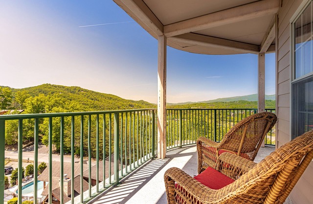 Spacious Unit w/Beautiful Sunset Mountain Views Wraparound Balcony 4005