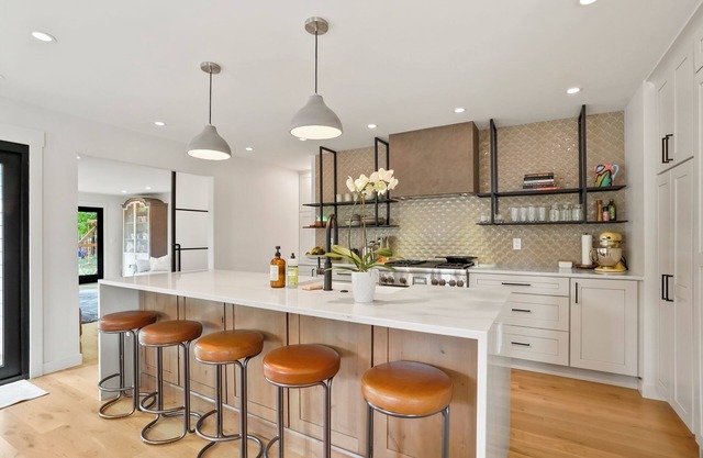 Spacious Updated Farmhouse - quiet neighborhood, walkable location