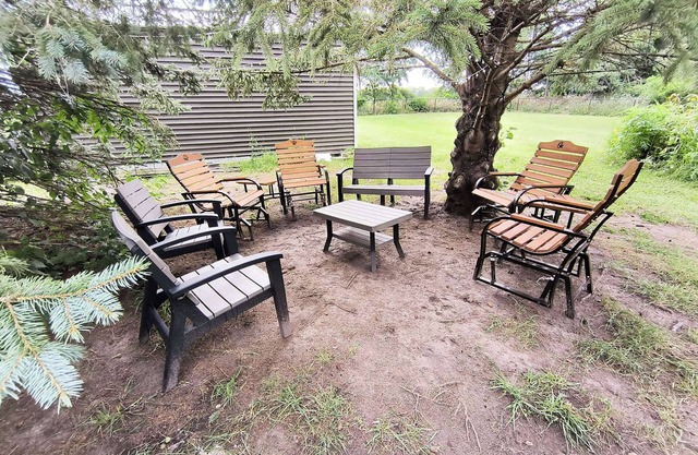 Spacious Updated Farmhouse with King Beds, WiFi, AC, Ping Pong, Yard, & Smart TV