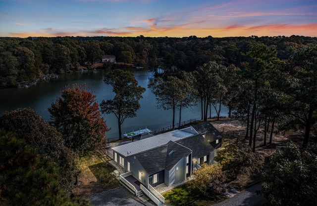 Spacious 1-level waterfront retreat w/rec room, fenced yard. Big dogs welcome!