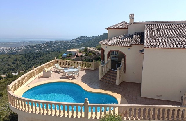 Spacious villa in El Ràfol d'Almúnia