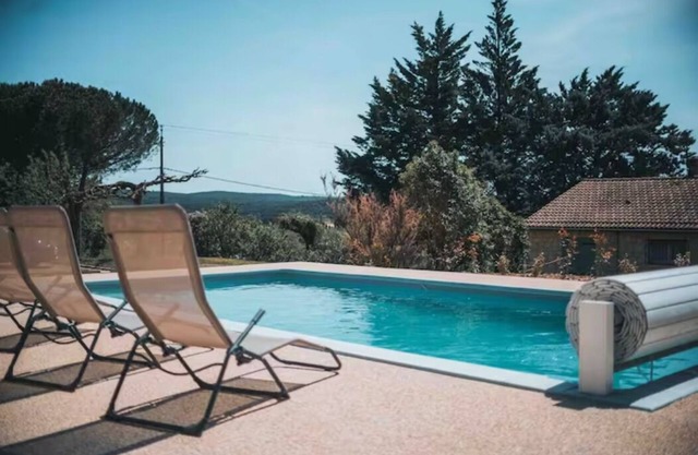 *Spacious villa for 8 people with swimming pool near Vallon-Pont-d'Arc*.
