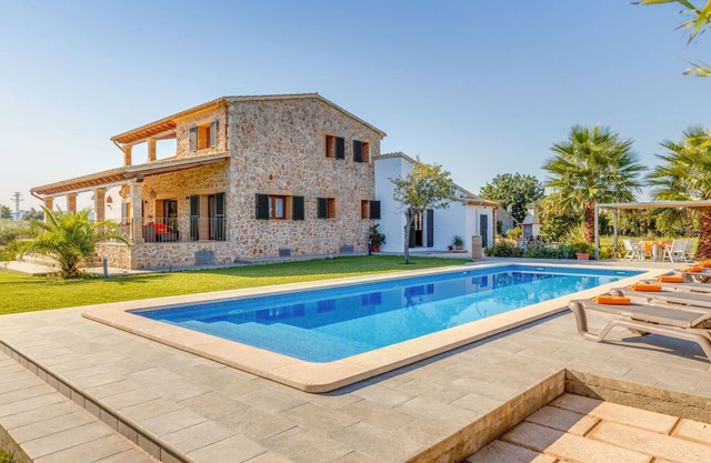 SPACIOUS VILLA IN MALLORCA, PERFECT FOR FAMILIES, WITH PRIVATE SWIMMING POOL