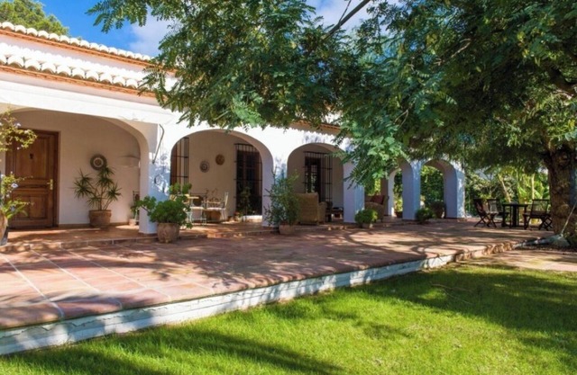 Spacious villa with pool and large garden near beach and restaurants