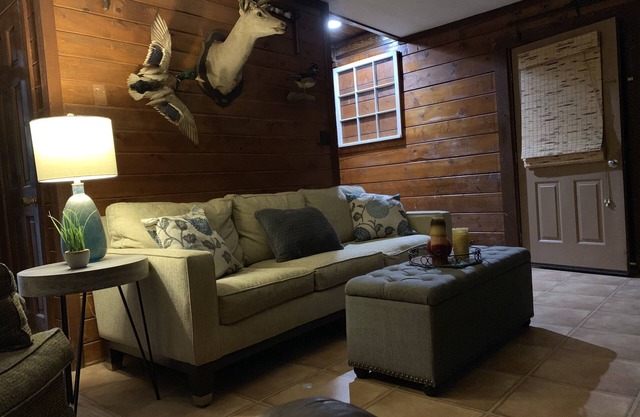 Spacious waterfront cabin located on the lower Sardis lake.