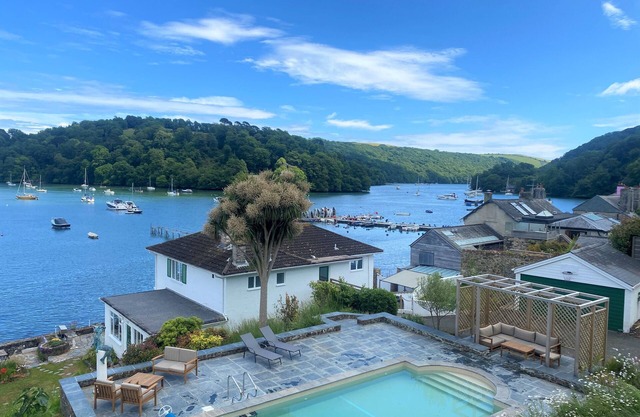 Spacious Waterfront Home with Pool in Dittisham