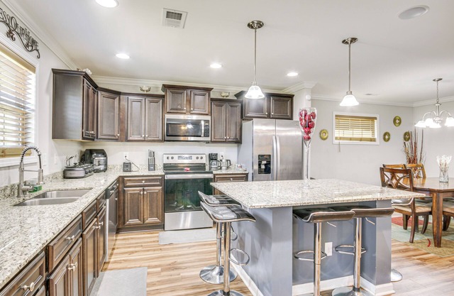 Spacious West Columbia Home w/Patio & Grill!