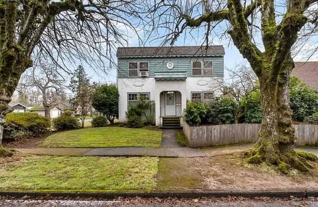 Spacious Willamette Wine Country Manor + Hot Tub
