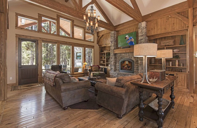 Spaciously Well Appointed Luxurious Home in Caldera Springs, near Sun River OR