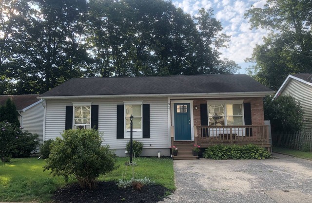 Sparkling clean bungalow close to campus