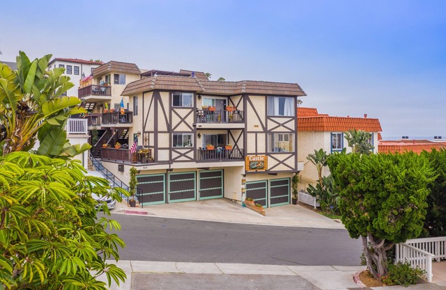 Sparkling Ocean view, 3 min Walk to Beach, pier, downtown, 3 patios, central air