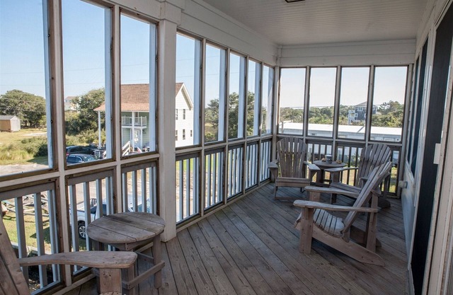 Spartina 3 Bedroom Cottage by RedAwning