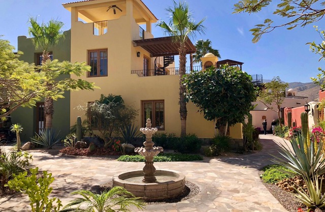Spectacular 2 BDRM Casa that has all the amenities of home.