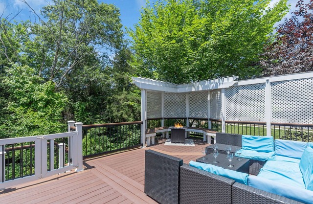 Spectacular 6-bedroom Spacious house with Theatre, Game Room, fitness