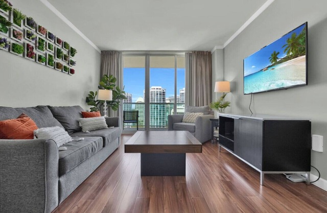 Spectacular Bay View 1 bed 2 baths in Grove