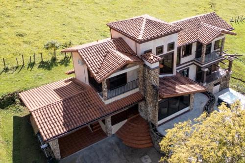 Spectacular House in Boquete w/King Beds & Hot Tub