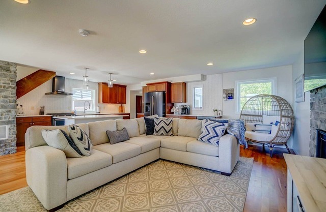 Spectacular Lakefront Home w/Sandy Beaches, Pier and Firepit