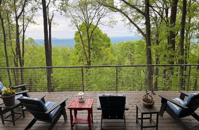 Spectacular Mountain Retreat- Serene Views!- The Groovy Groundhog