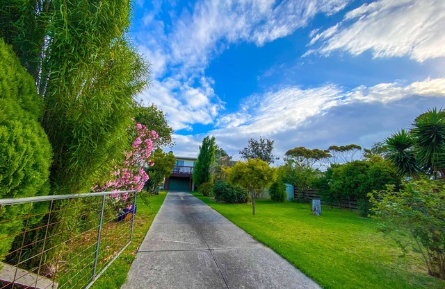 Spectacular ocean, mountain and farm views at Karinya Beach House