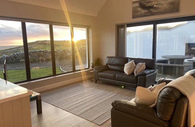 Spectacular ocean views, minutes from the Cliffs of Moher & Lahinch Beach