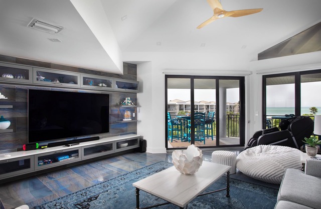 Spectacular Ocean View Amazing quality- Massage Chair. Newly renovated