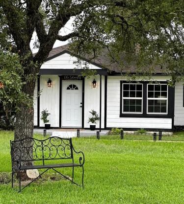 Spectacular Secluded Cottage in Round Top, Texas