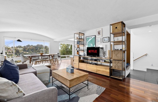Spectacular Views & Tranquil Retreat in Los Feliz