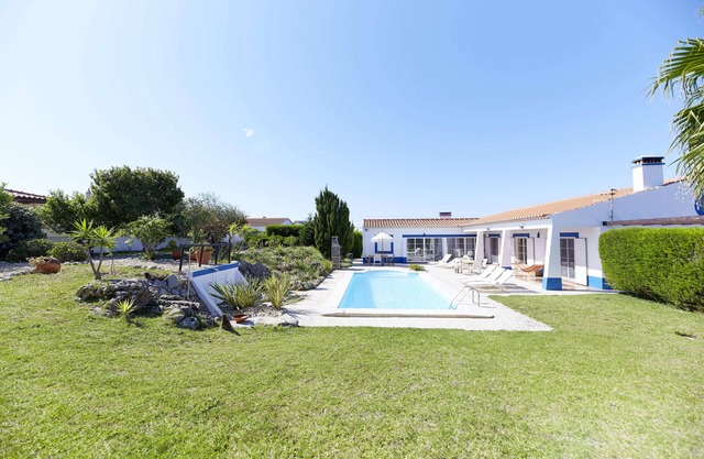 Spectacular villa, close to beautiful beaches, salt water pool