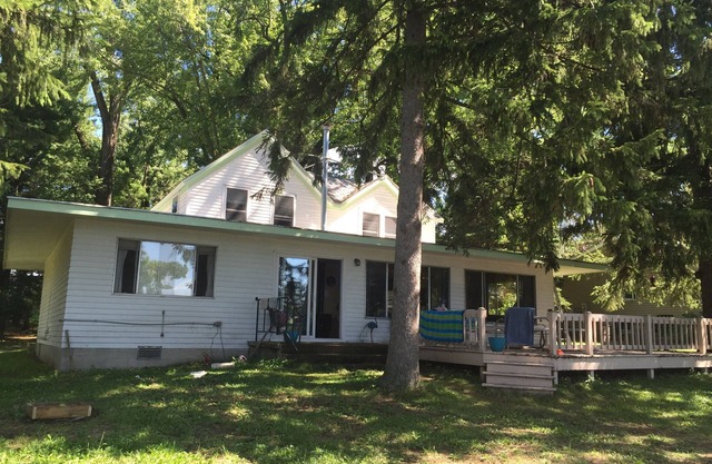 Spectacular Waterfront Cottage On Beautiful Green Lake. Perfect For Families!