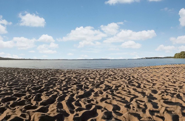 Spend a holiday with all the comforts in this wonderfully located holiday apartment.