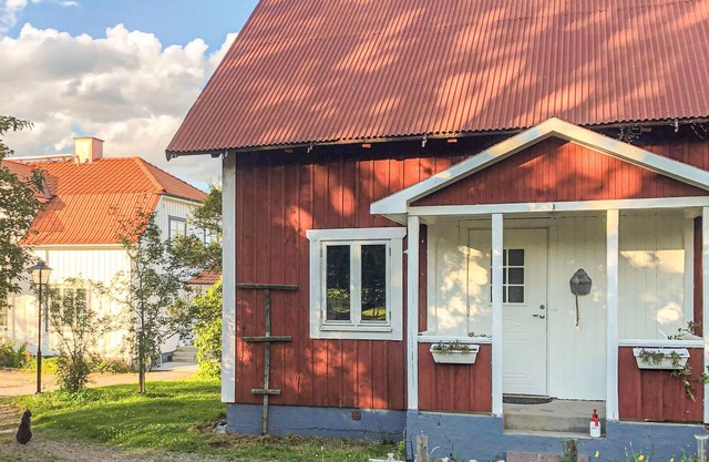 Spend a relaxing vacation in the inviting cottage with plenty of space for the whole family.
