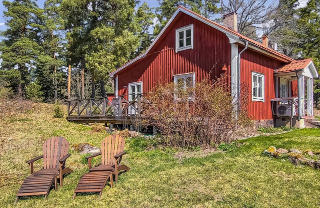 Spend an active family vacation by the lake, Skedviken