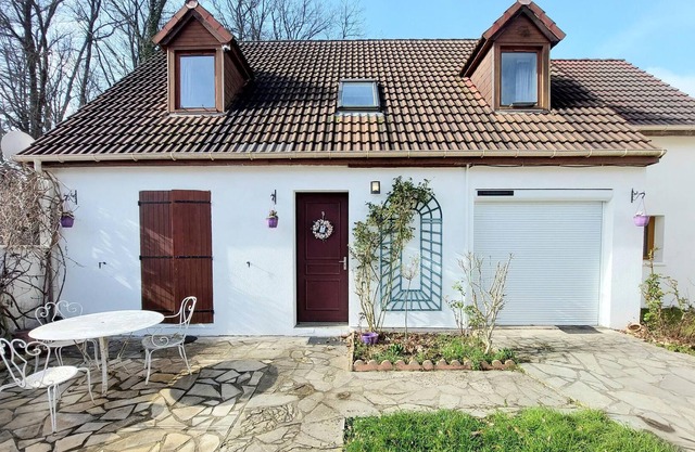 Spend an unforgettable vacation in this inviting cottage surrounded by beautiful nature.