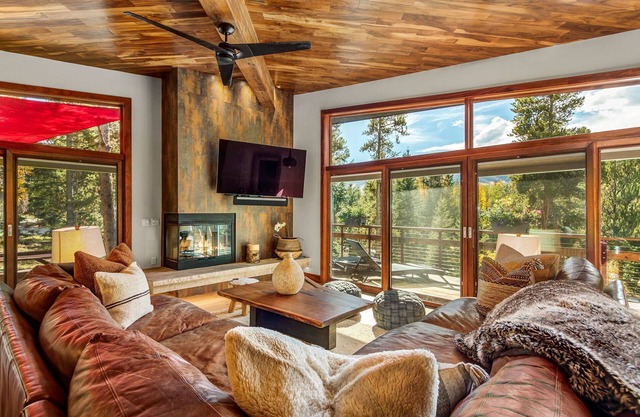 Spend Summer in Breckenridge! Home close to Main Street with Wooded Views