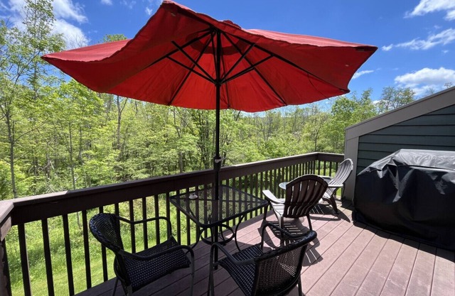 ☀️🏊‍♂️ Splash, Explore & Play – Your Family’s Laurel Highlands Basecamp 🏞️🌸🌿