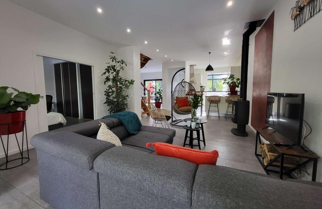 Splendid Villa: Spa & Billiards & Air Hockey access to RER 35 min from Paris