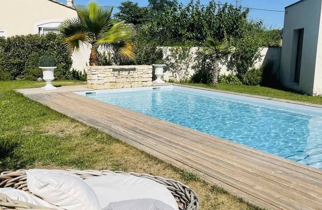 Splendid villa with heated pool