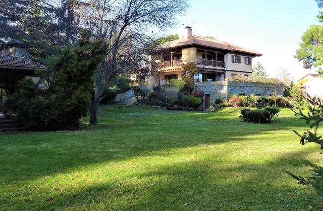 Splendid villa with large garden and game court in cool climate