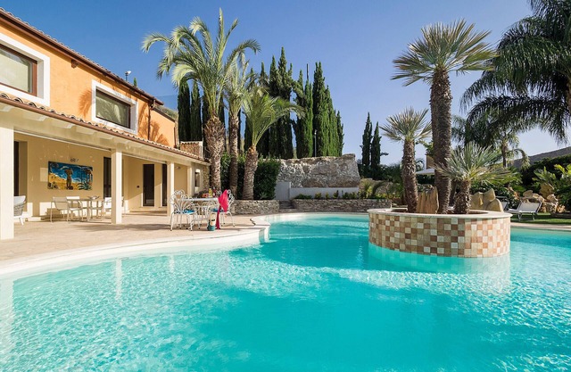 Splendid villa with pool, wellness area, football pitch in Agrigento - 14 pax