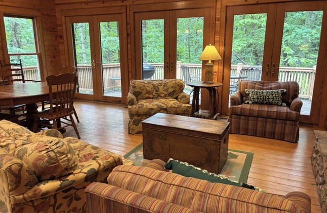 Splendor Mountain Sapphire Cabin