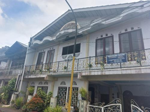 SPOT ON 92776 Panorama House Near Lokon Camping Ground