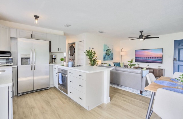 Spotlessly Clean Comfy King Beds 1 Mi To Honeymoon Isle Beach Pass Included